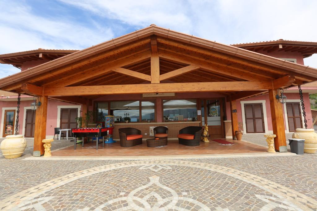 Agriturismo Ciociaro " Il Colle " Hotel Ristorante เชปราโน ภายนอก รูปภาพ